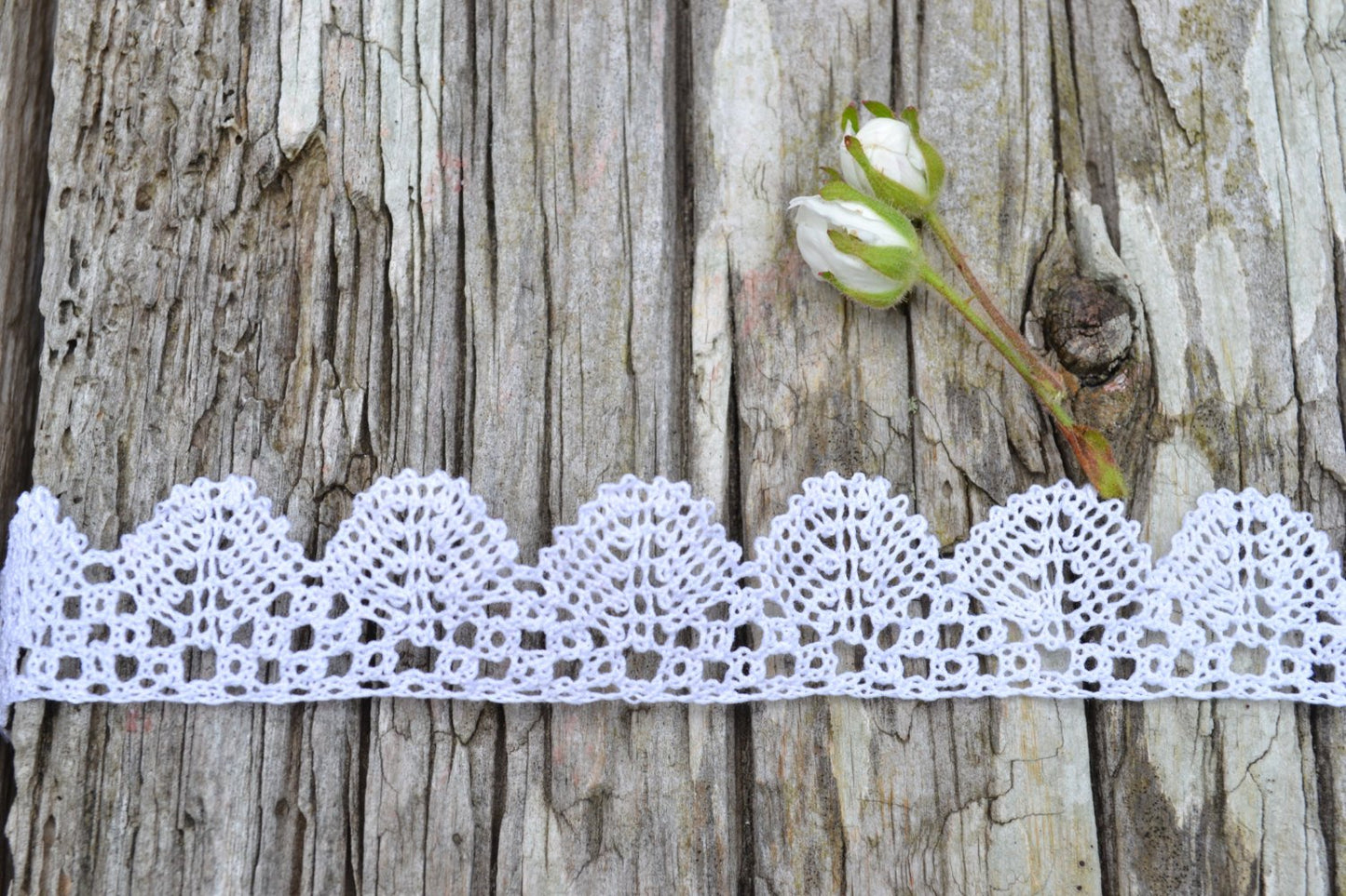 Handmade Bobbin Lace to Measure - Rose Scallop