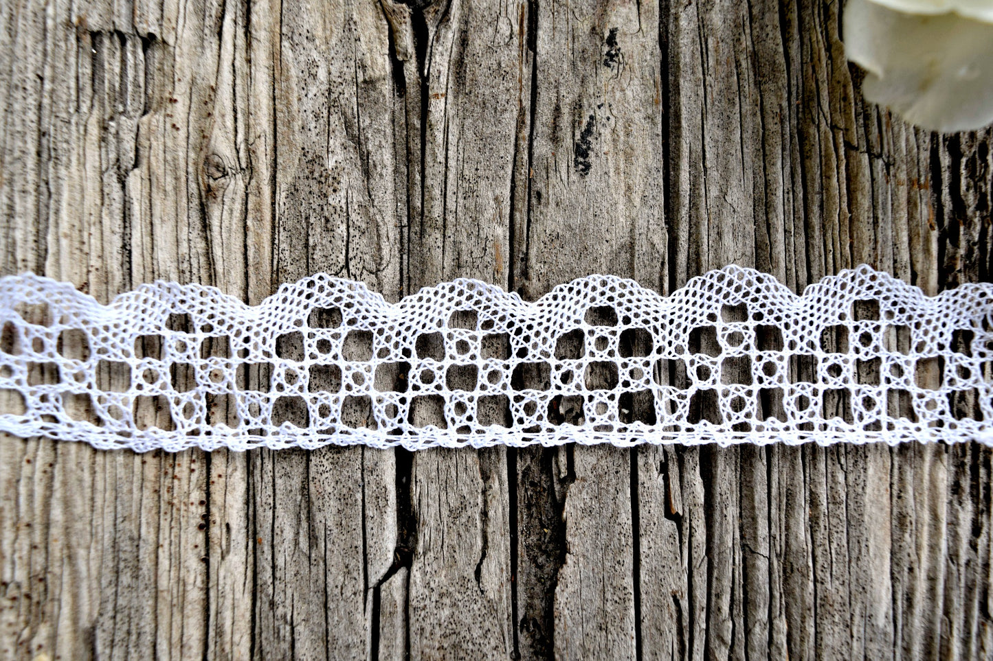 Handmade Bobbin Lace by the Foot - Rose Tiles